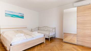 1 bedroom, WiFi, bed sheets