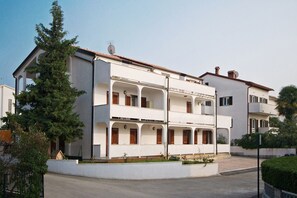 Exterior - Comfortable and modern apartment in Porec, close to the city center and the beach, pets are welcome (Porec)