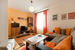 TV - Top location, apartment for up to 4 persons, fully equipped for a relaxing and beautiful holiday (Porec)