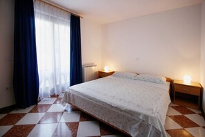 2 bedrooms, iron/ironing board, WiFi, bed sheets - Comfortable and modern apartment in Porec, close to the city center and the beach, equipped for disabled persons, pets are welcome (Porec)