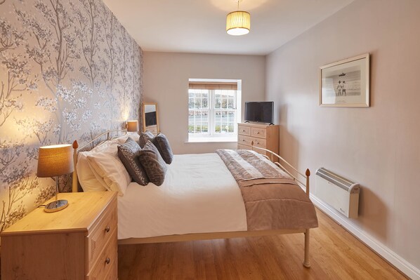 2 عدّة غرف نوم وأغطية فراش متميزة وواي فاي مجانًا وملاءات أسرّة