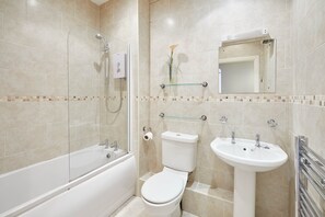 Seal Watch - Apartment | Bathroom | Free toiletries, towels - Seal Watch (Whitby)