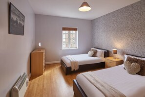 Seal Watch - Apartment | 2 bedrooms, premium bedding, free WiFi, bed sheets - Seal Watch (Whitby)