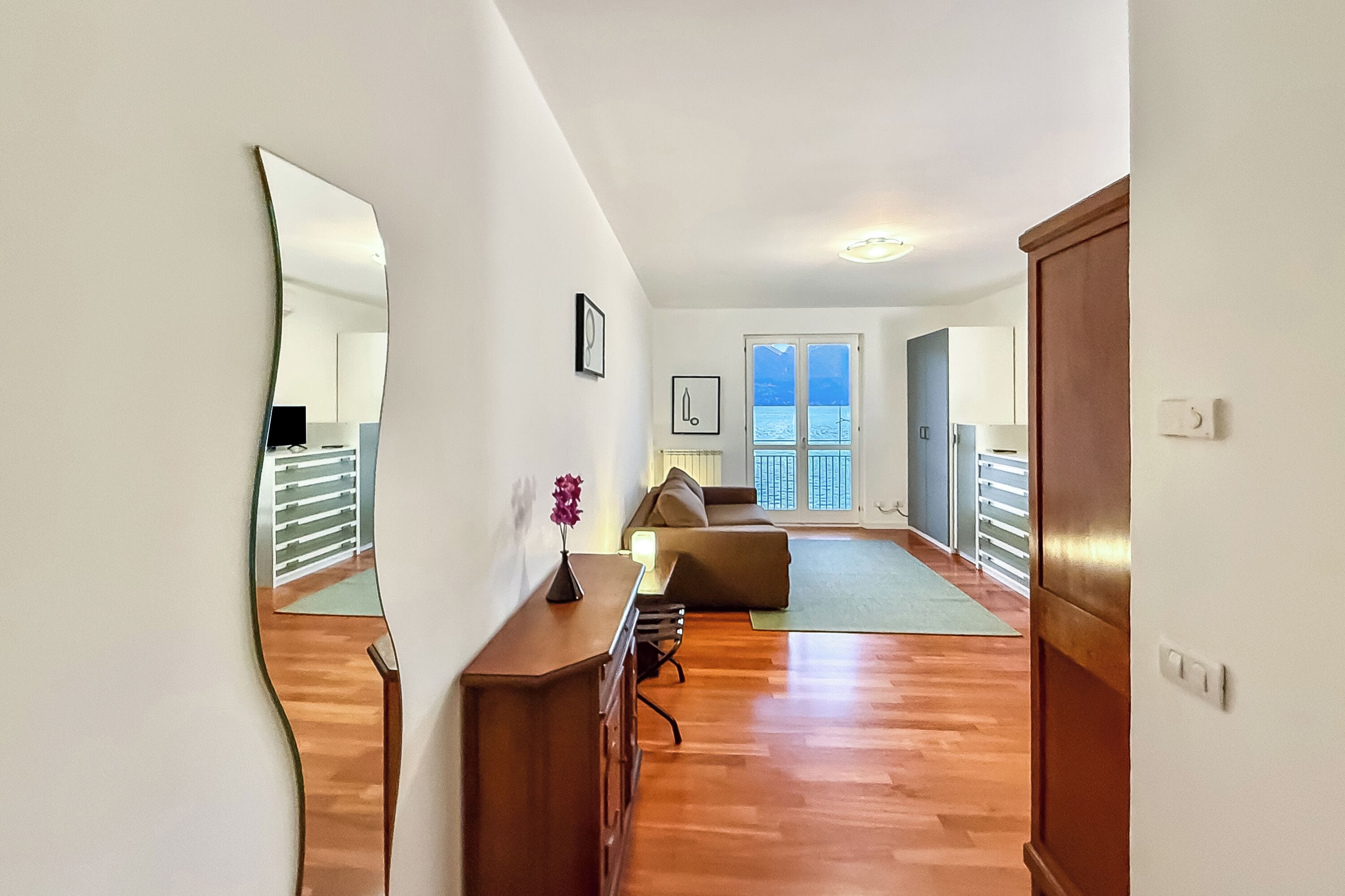 家庭开间, 山景, 湖畔 (Residenza Menaggio - Mimosa) | 起居区 | 32-英寸纯平电视（配备数码频道）、电视、壁炉
