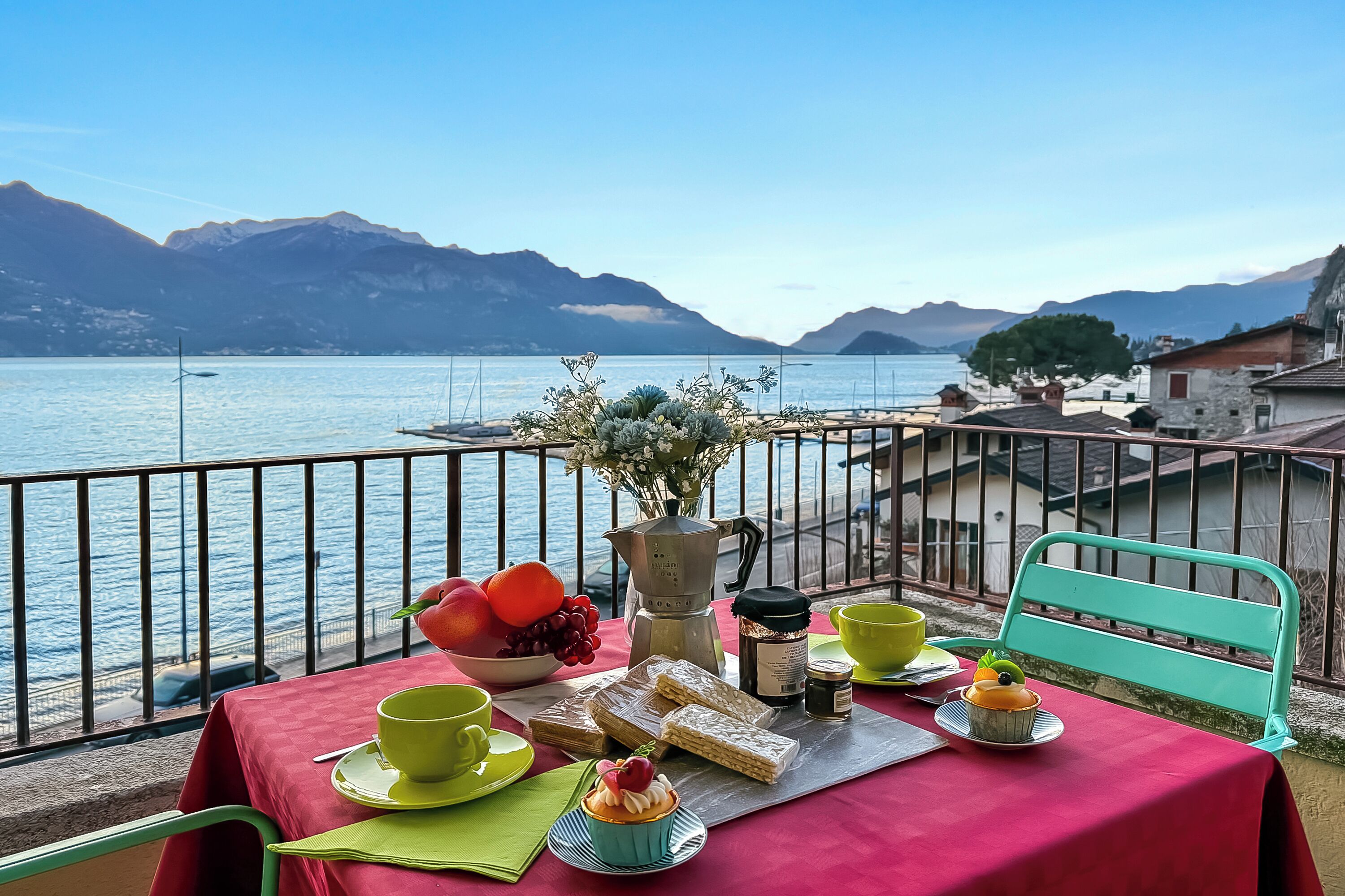 Studio Familial, vue montagne, en bord de lac (Residenza Menaggio - Mimosa) | Restauration extérieure