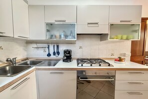 家庭开间, 山景, 湖畔 (Residenza Menaggio - Mimosa) | 私人厨房 | 冰箱、微波炉、烤箱、炉灶