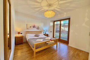 Appartement Familial, plusieurs chambres (Lenno Centrale) | 2 chambres, fer et planche à repasser, Wi-Fi, draps fournis