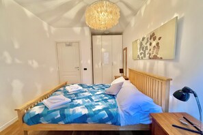 Familienapartment, Mehrere Schlafzimmer (Lenno Centrale) | 2 Schlafzimmer, Bügeleisen/Bügelbrett, WLAN, Bettwäsche