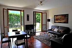 TV 21 pollici con canali via cavo, lettore DVD