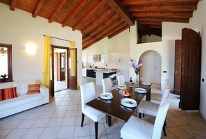 Family Villa, Multiple Beds, Garden Area (Villa Mimosa) | Private kitchen | Fridge, microwave, oven, stovetop