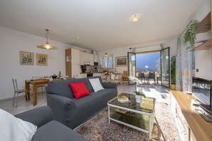 Family Villa, Multiple Beds, Garden Area (Villa Antico) | Living area | 32-inch flat-screen TV with digital channels, TV, DVD player - Villa Antico (Tremezzina)