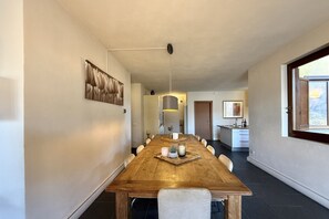 Familienapartment, Mehrere Schlafzimmer, Bergseite (Casa Tulipano Grande) | Speisen