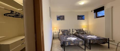 Familienapartment, Mehrere Schlafzimmer, Bergseite (Casa Tulipano Grande) | 5 Schlafzimmer, WLAN, Bettwäsche