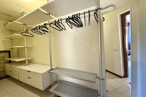 Familienapartment, Mehrere Schlafzimmer, Bergseite (Casa Tulipano Grande) | Innenbereich