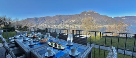 Khu ẩm thực ngoài trời