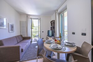 32-Zoll-Flachbildfernseher mit Digitalempfang, Fernseher, DVD-Player