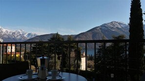 Familienapartment, 1 Doppelbett und Schlafsofa (Belvedere Apt. 3) | Blick auf die Berge