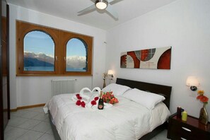 Familienapartment, Mehrere Betten, zum Garten hin (Casa Monaco) | 3 Schlafzimmer, Bügeleisen/Bügelbrett, kostenloses WLAN, Bettwäsche