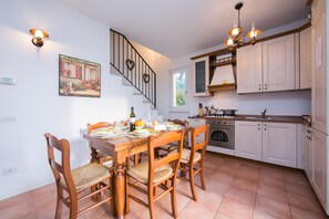 Apartment, 2 Bedrooms | In-room dining - Casa Bella Juno (Gravedona)