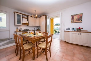 Apartment, 2 Bedrooms | In-room dining - Casa Bella Juno (Gravedona)