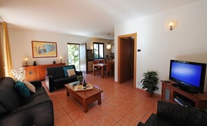 Family Townhome, Multiple Beds, Garden Area (Casa Di Claes) | Living room | 24-inch TV with satellite channels, DVD player, heated floors