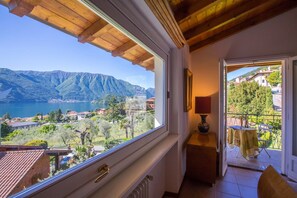 Familien-Stadtwohnung, 3 Schlafzimmer, 2 Bäder, Bergseite (Casa Delle Mele) | Blick auf den See