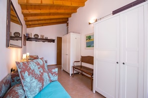 Family Townhome, 3 Bedrooms, 2 Bathrooms, Mountainside (Casa Delle Mele) | Living room | 24-inch TV with cable channels, DVD player - Casa Delle Mele (Tremezzina)