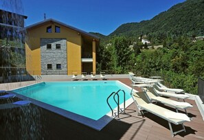 Piscine extérieure (ouverte en saison)