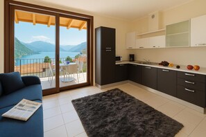 Apartamento familiar, varias habitaciones, 2 baños, junto a la montaña (Residence Eden Gardenia 12) | Cocina privada | Frigorífico grande, microondas, placa de cocina y lavavajillas