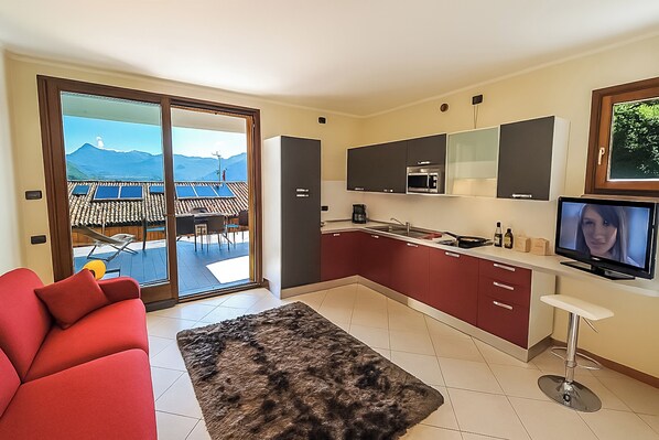 Apartamento familiar, varias habitaciones, junto a la montaña (Residence Eden Gardenia 9) | Cocina privada | Frigorífico grande, microondas, placa de cocina y lavavajillas