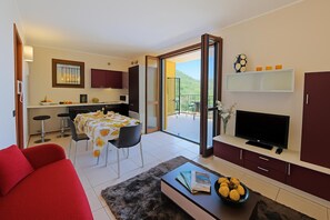 TV a schermo piatto 32 pollici con canali via cavo, TV