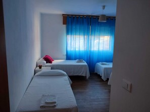 Classic Quadruple Room | Free WiFi, bed sheets