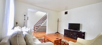 Easy Breezy Downtown Brunswick 2 BR
