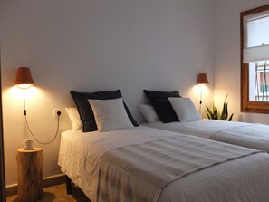 3 bedrooms, iron/ironing board, travel crib, free WiFi - Beach Apartment Entre Pinos P1 (Torredembarra)