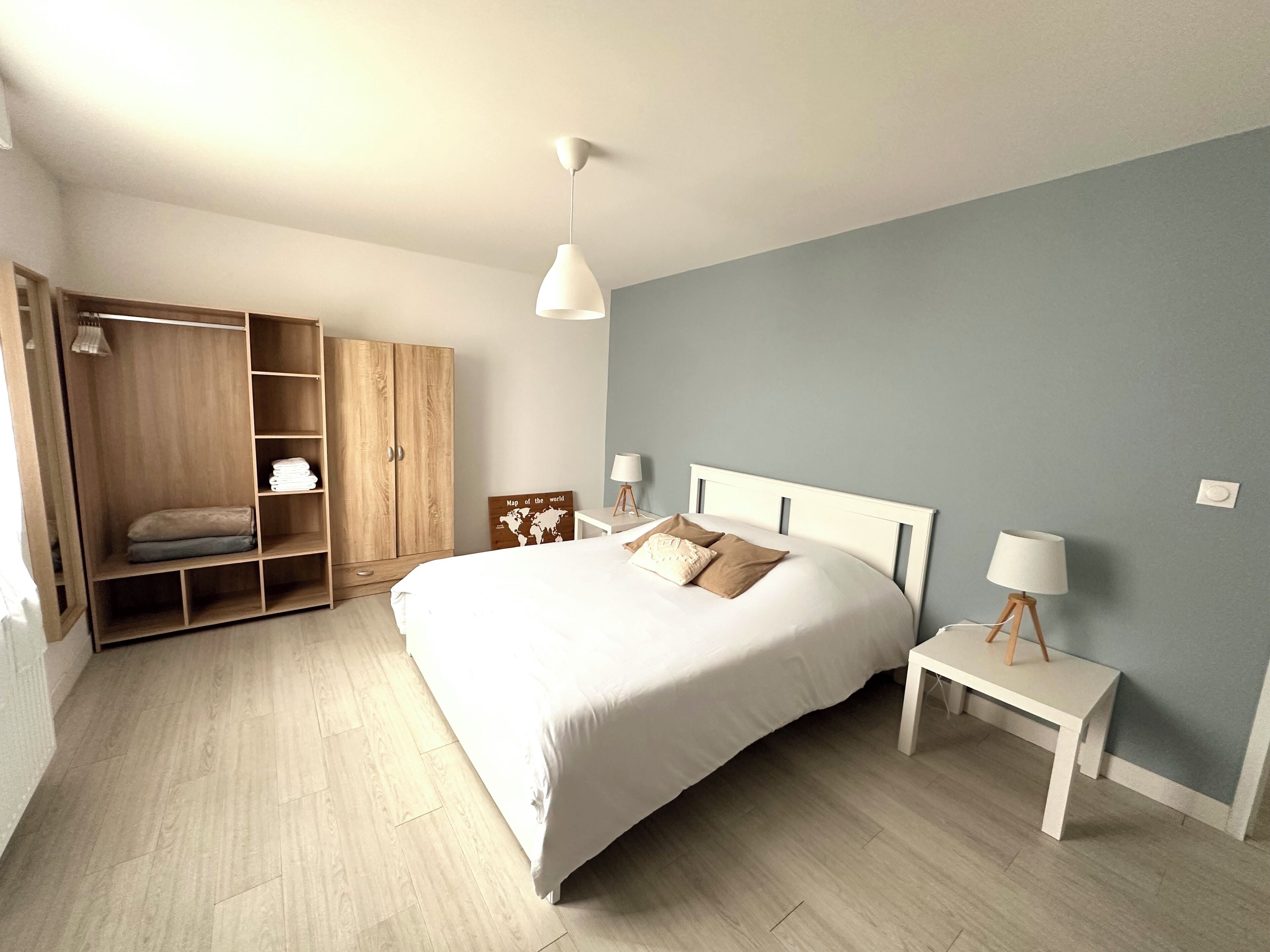4 chambres, fer et planche à repasser, lit parapluie, Wi-Fi gratuit