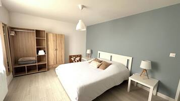 4 chambres, fer et planche à repasser, lit parapluie, Wi-Fi gratuit