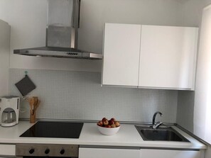 Kühlschrank, Ofen, Herdplatte, Geschirrspüler