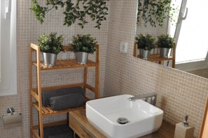 Combined shower/bathtub, hair dryer