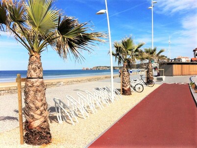 Charming Apartment with Balcony, 2 Bedrooms, 5min Drive to Beach, Quiet Area in Hendaye