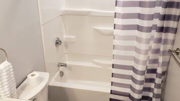 Handtücher, Seife, Toilettenpapier