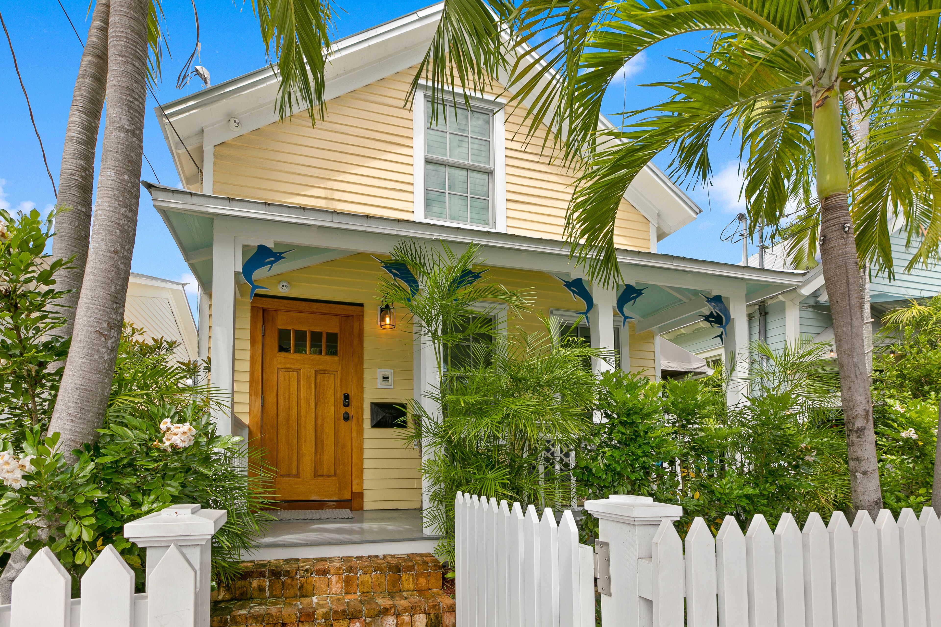 SUMMER LOVIN~Incredibly Located 3 Bedroom, 3 Bathroom Home w/ Pool!