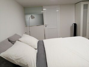 2 slaapkamers, een strijkplank/strijkijzer, gratis wifi, beddengoed