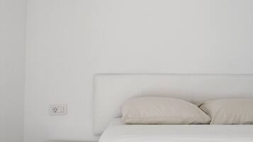 1 slaapkamer, een strijkplank/strijkijzer, gratis wifi, beddengoed