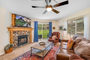 Condo, 2 Bedrooms | Living room