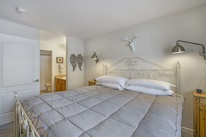 Condo, 2 Bedrooms