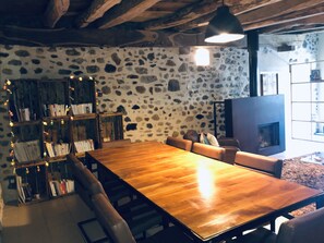 Dining - Pretty country house with swimming pool and garden between two lakes. (Entrelacs)