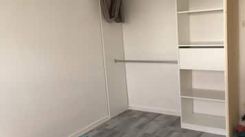 2 bedrooms, iron/ironing board, free WiFi