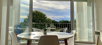 Spacious apartment near the ocean