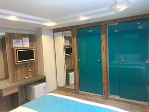 Family Double Room | Bathroom | Shower, towels - Akcay Mas Palmiye Otel (Edremit)