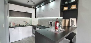 Fridge, microwave, oven, stovetop